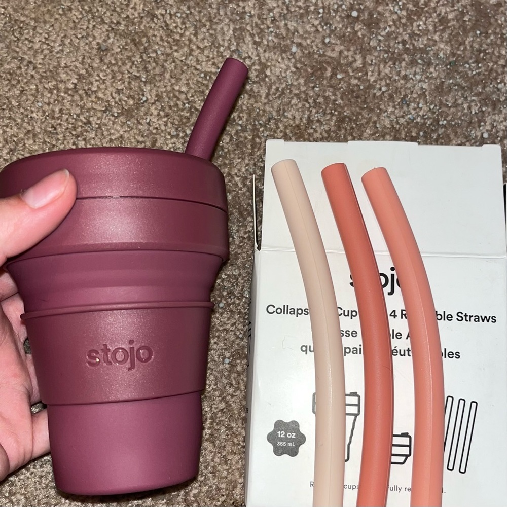 Collapsible cup with lid and straws